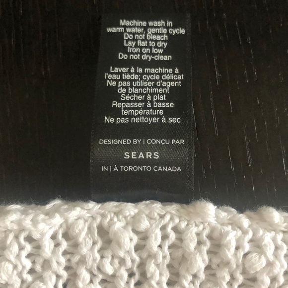 Sleeveless top.White - Picture 8 of 10